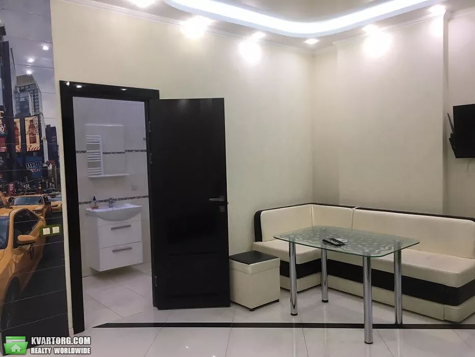 Rent out 1-room apartment. Киев,  Жилянская — photo 7