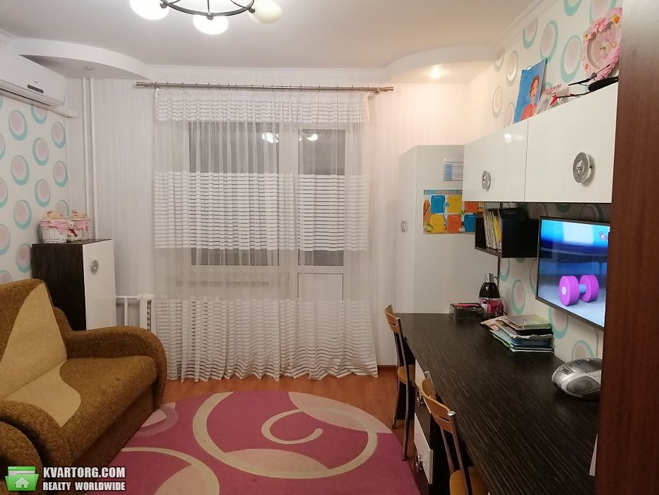 Sell 3-room apartment. Киев,  Богатырская — photo 1