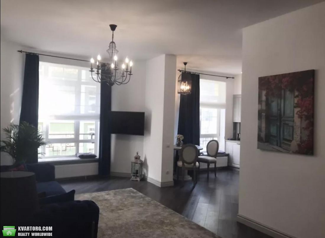 Rent out 2-room apartment. Киев, Дегтярная — photo 1