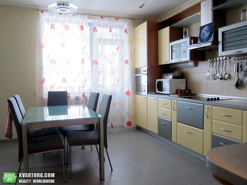 Rent out 2-room apartment. Киев,  Черновола — photo 1
