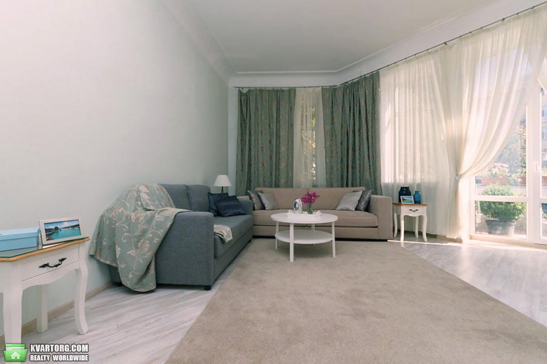 Rent out 3-room apartment. Киев,  Лютеранская — photo 10