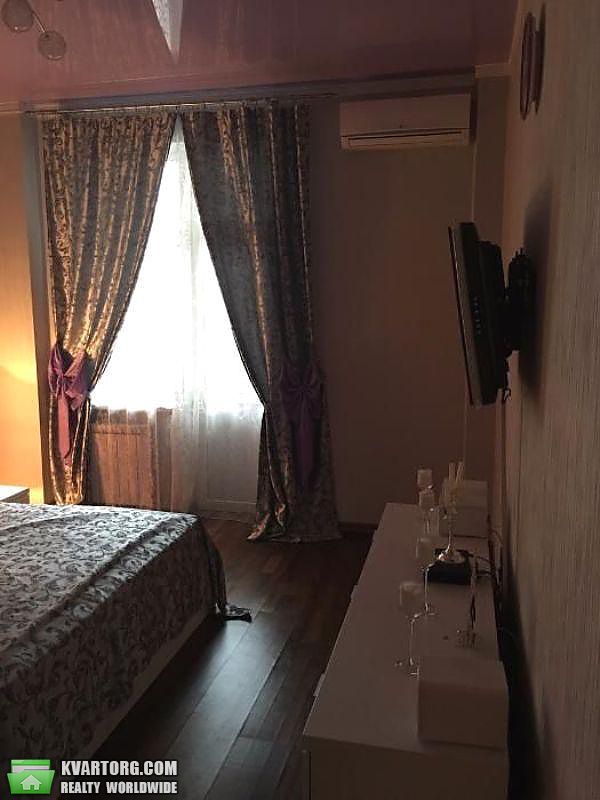 Rent out 2-room apartment. Киев,  Забилы — photo 4