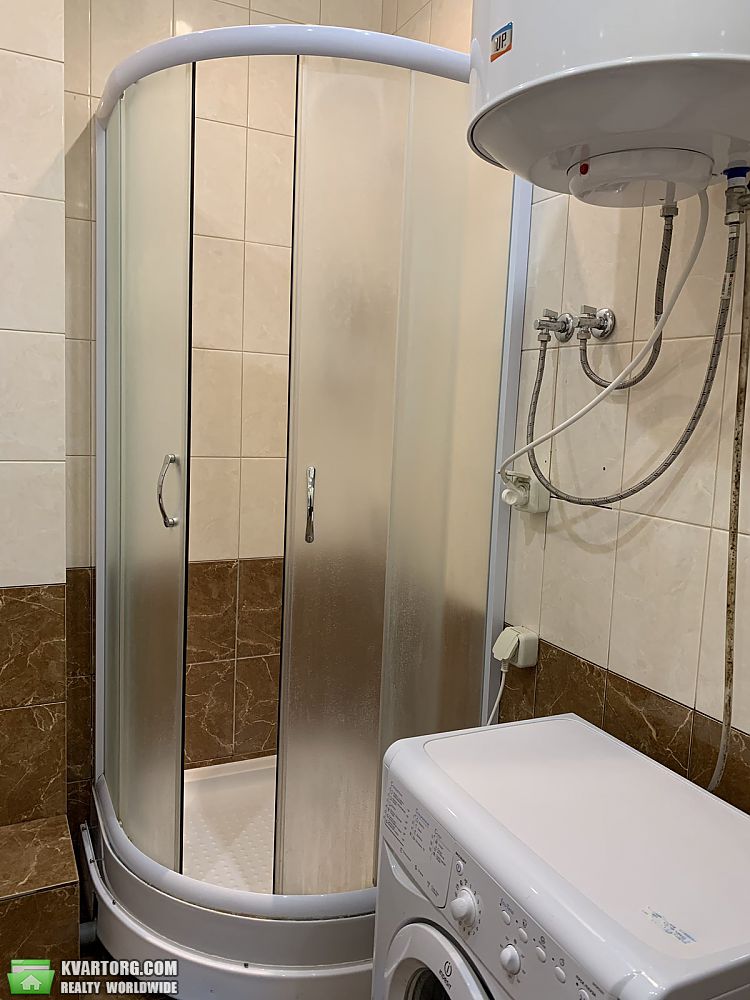 Rent out 1-room apartment. Киев, Эрнста — photo 10