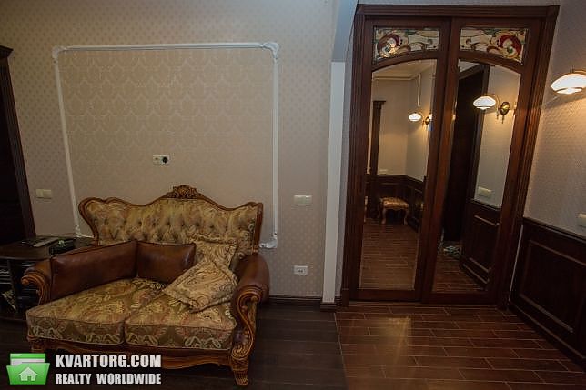 Rent out 2-room apartment. Киев,  Грушевского — photo 2
