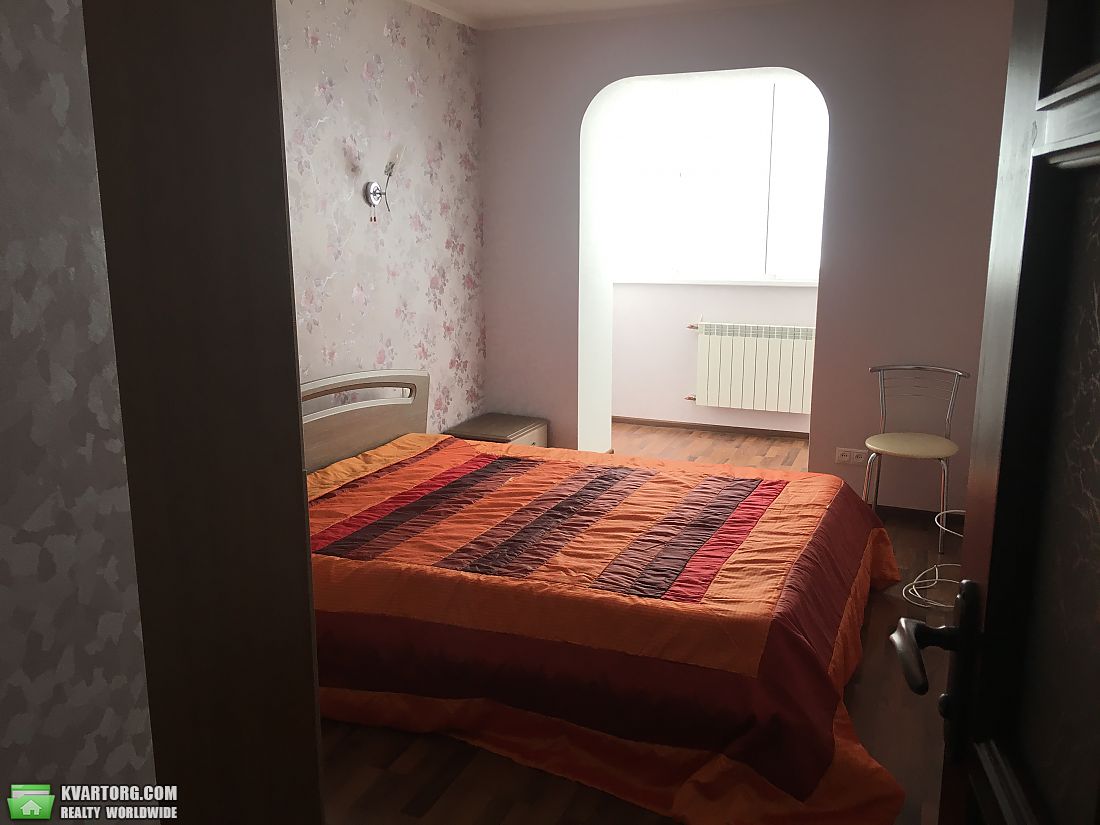 Rent out 4-room apartment. Киев,  Автозаводская — photo 3