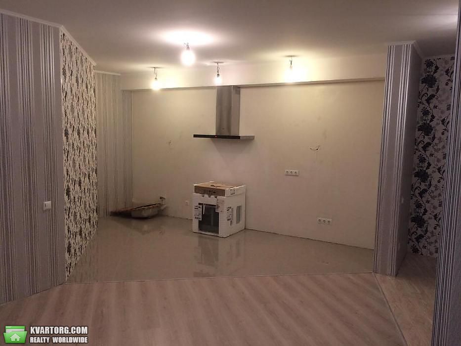 Rent out 2-room apartment. Киев,  Чавдар — photo 8