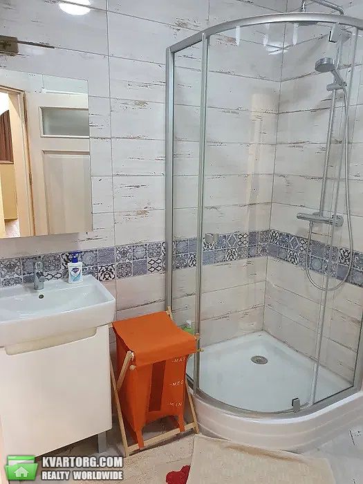 Rent out 2-room apartment. Львов, Скорини — photo 10