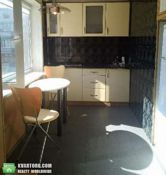 Rent out 1-room apartment. Киев, Лаврская — photo 1