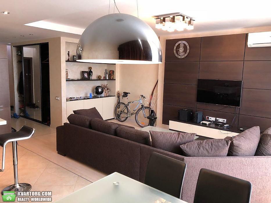 Rent out 3-room apartment. Киев,  Ямская — photo 1