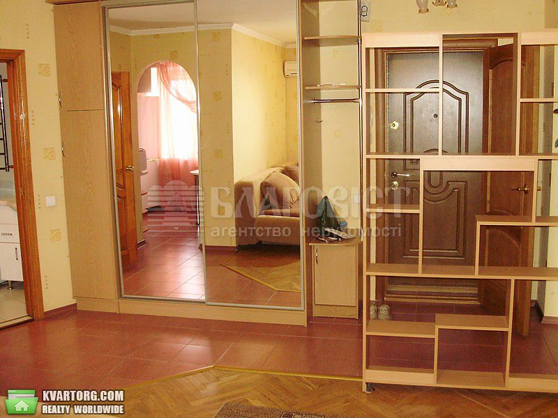 Rent out 2-room apartment. Киев,  Шелковичная — photo 2