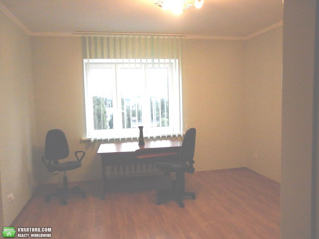 Rent out 3-room apartment. Киев,  Нежинская — photo 1