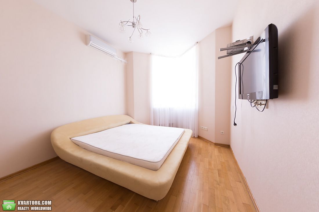 Rent out 2-room apartment. Киев,  Щорса — photo 5