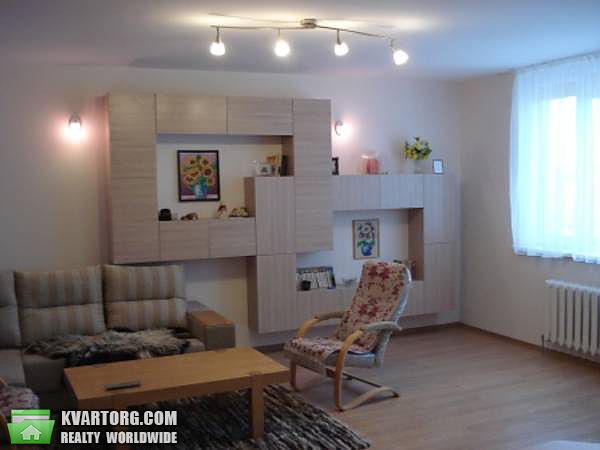 Rent out 3-room apartment. Киев,  Бажана — photo 1