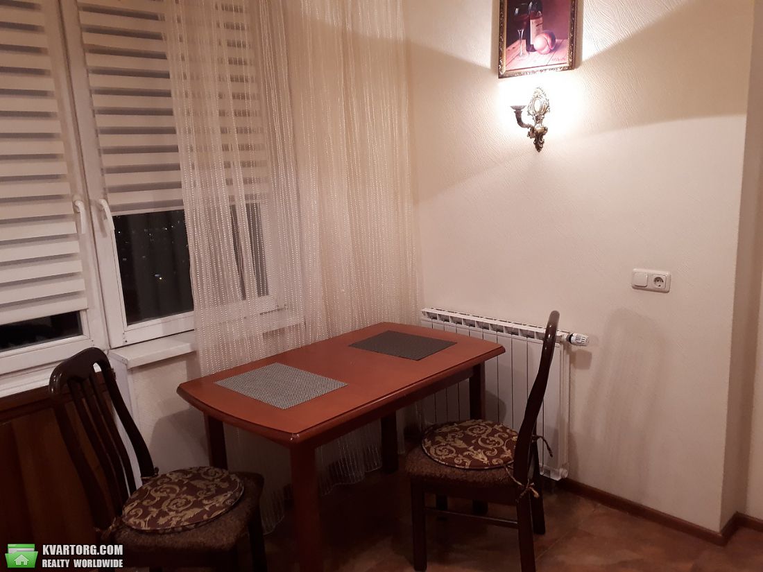 Rent out 1-room apartment. Киев, Героев Сталинграда — photo 2