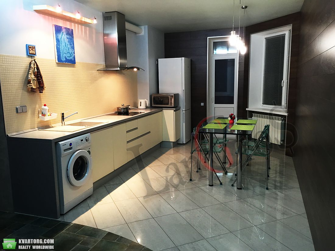 Rent out 3-room apartment. Киев,  Амосова — photo 1
