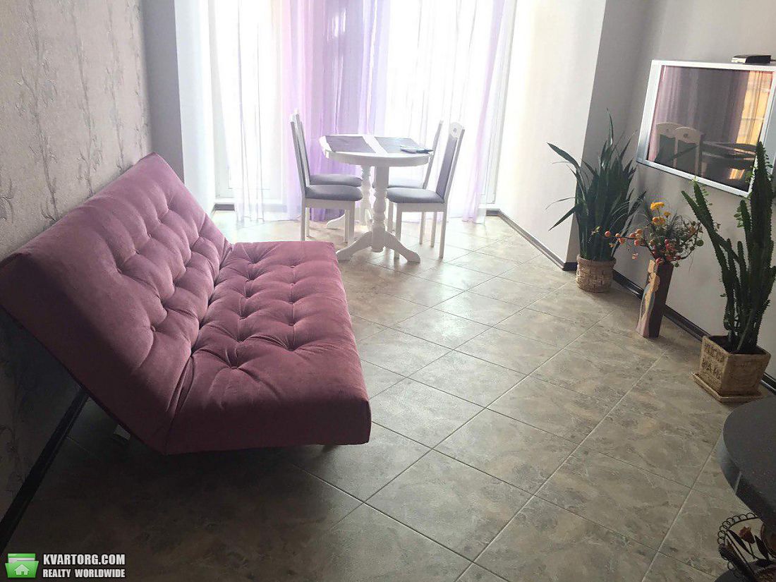 Rent out 2-room apartment. Киев, регенераторская — photo 3