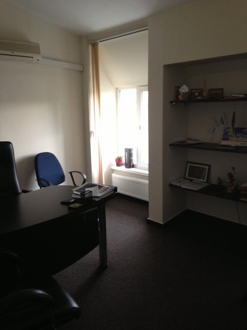 Rent out office. Киев,  Межигорская — photo 1
