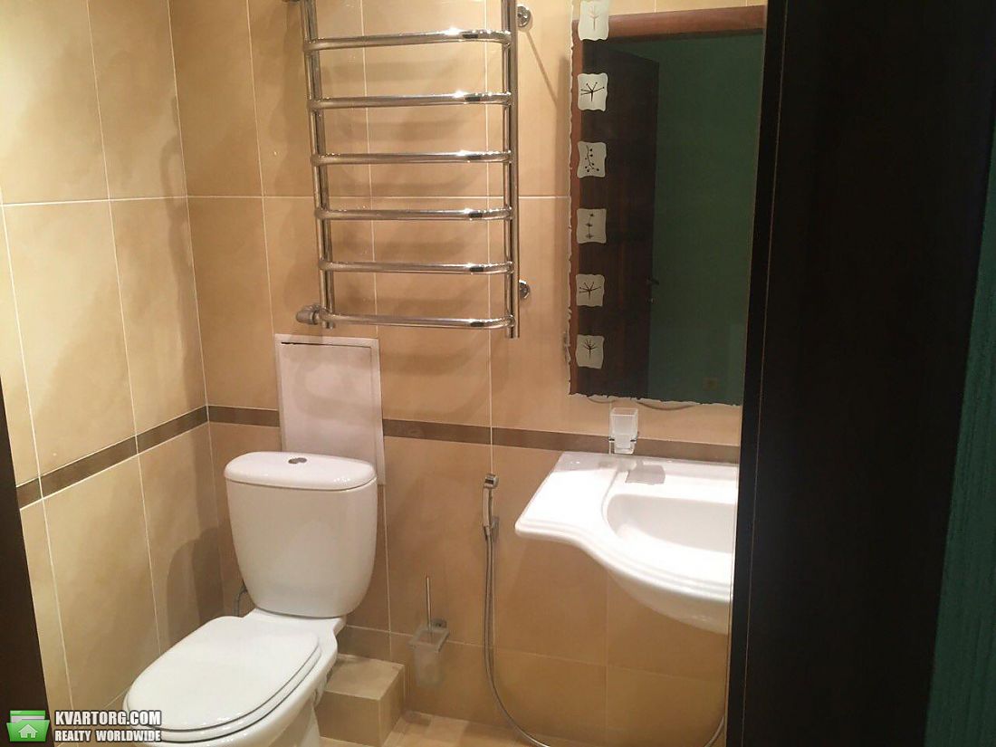 Rent out 3-room apartment. Киев,  Павловская — photo 8