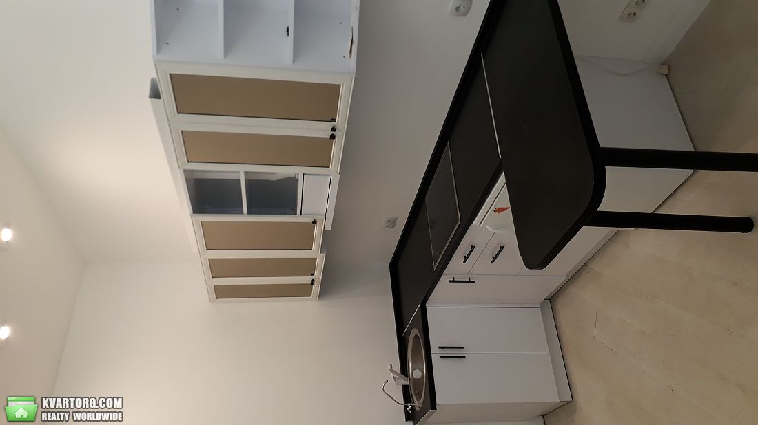 Rent out 3-room apartment. Киев,  Малоподвальная — photo 1