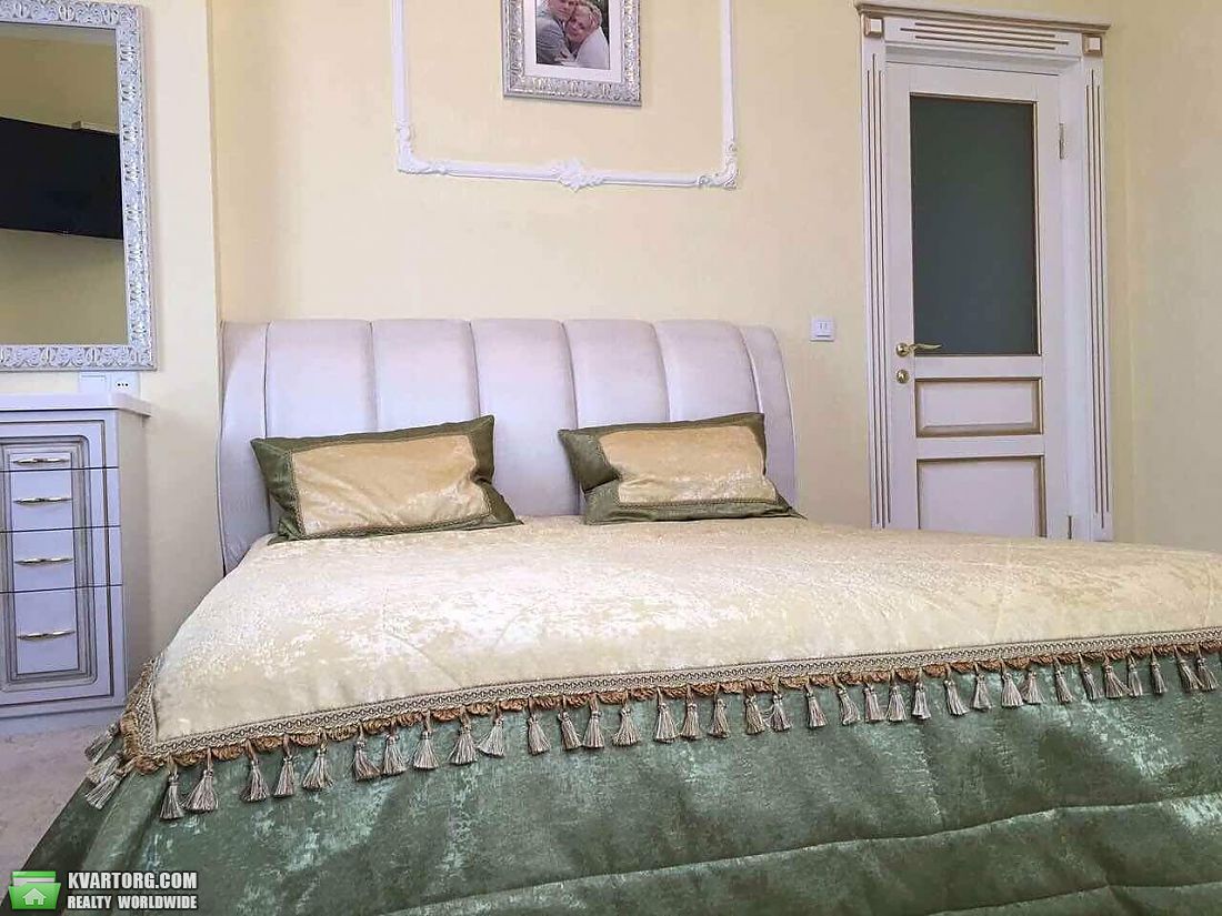 Rent out 3-room apartment. Киев,  Красногвардейская — photo 1