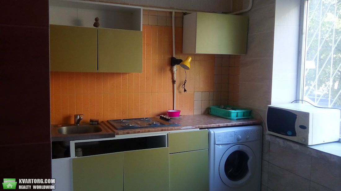 Rent out 2-room apartment. Киев, Соломенская — photo 2