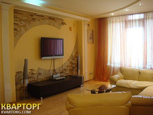 Rent out 2-room apartment. Киев, Жилянская — photo 1