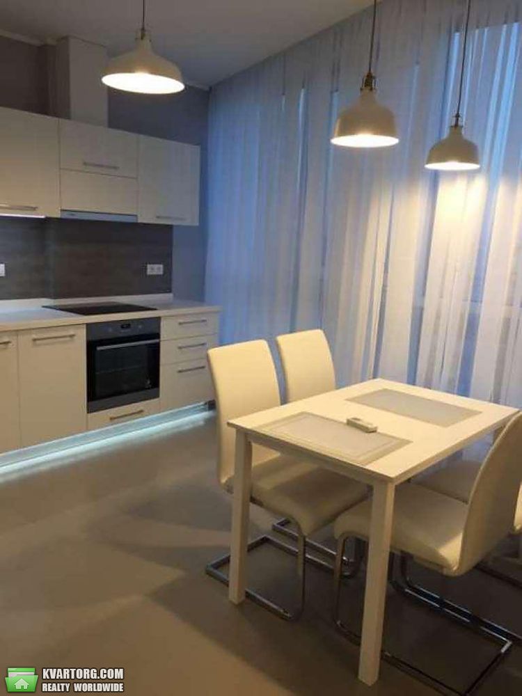 Rent out 2-room apartment. Киев,  Коломиевский пер — photo 1