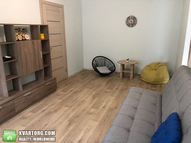 Rent out 2-room apartment. Киев,  Белорусская — photo 1