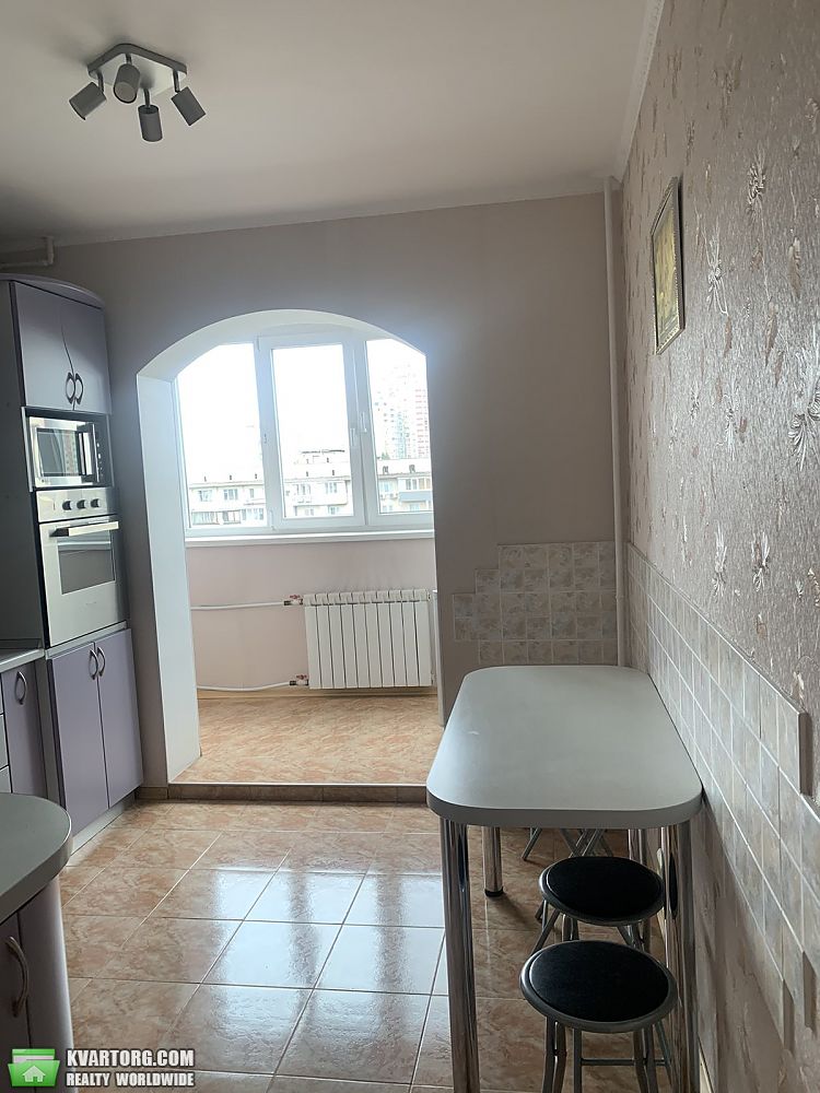 Rent out 3-room apartment. Киев,  Полярная — photo 2