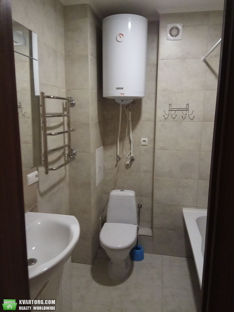 Rent out 2-room apartment. Киев,  Лебедева Николая — photo 2