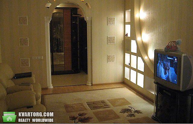 Rent out 3-room apartment. Киев,  Срибнокильская — photo 10