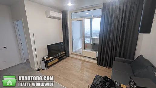 Rent out 1-room apartment. Киев, Салютная — photo 3