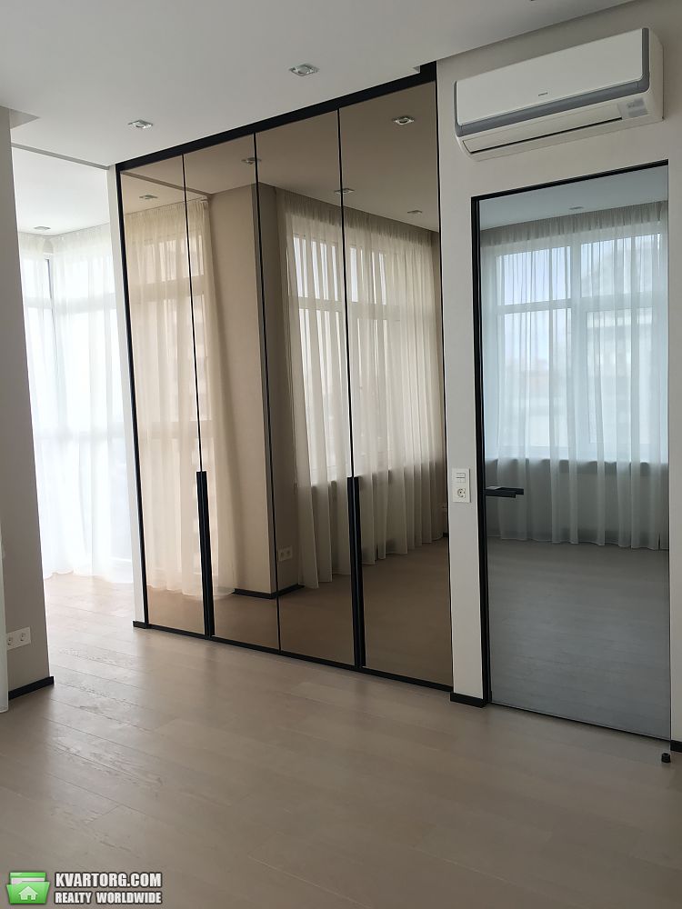 Sell 4-room apartment. Киев,  Драгомирова — photo 10