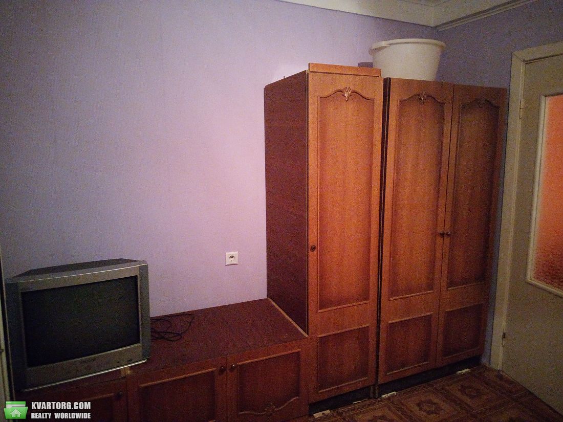 Rent out 2-room apartment. Киев, Соломенская — photo 7