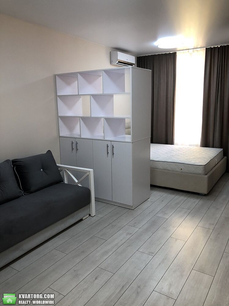 Rent out 1-room apartment. Киев, Регенераторная — photo 1
