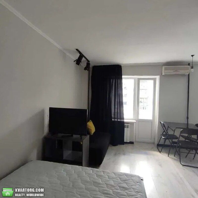 Rent out 1-room apartment. Киев, Тютюнника — photo 4