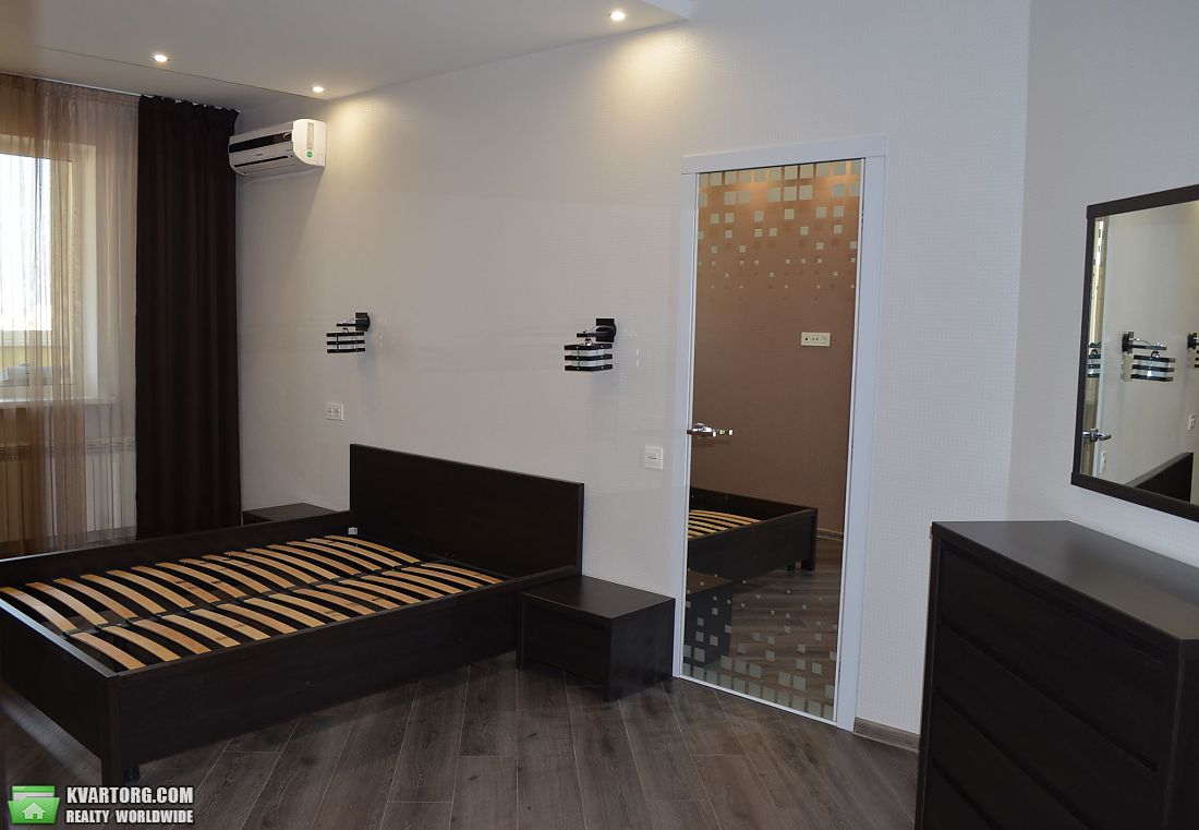 Rent out 2-room apartment. Киев,  Княжий Затон — photo 1