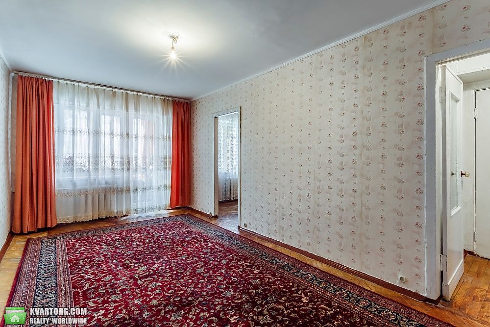 Sell 3-room apartment. Киев,  Салютная — photo 1