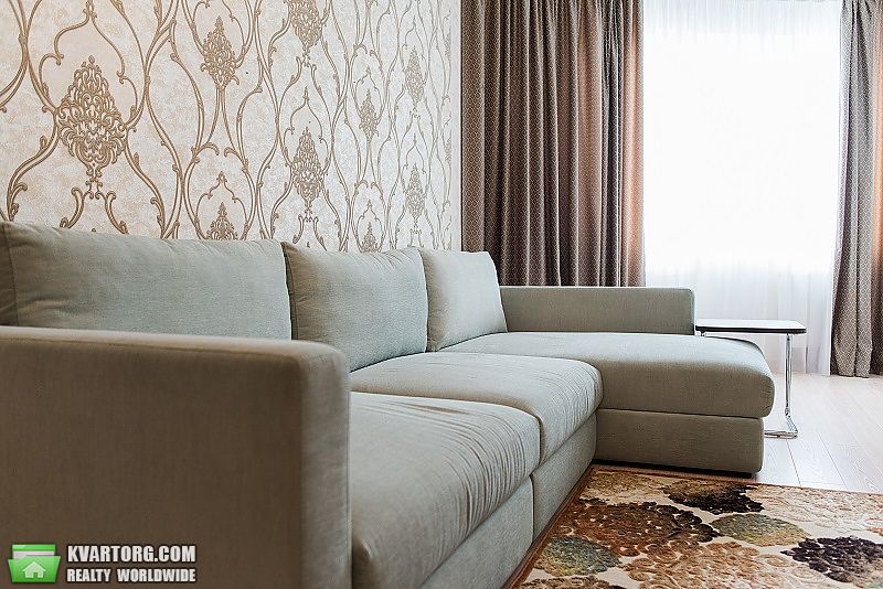 Rent out 4-room apartment. Киев,  Механизаторов — photo 1