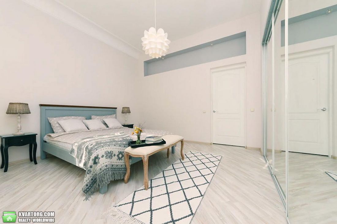 Rent out 3-room apartment. Киев,  Лютеранская — photo 4