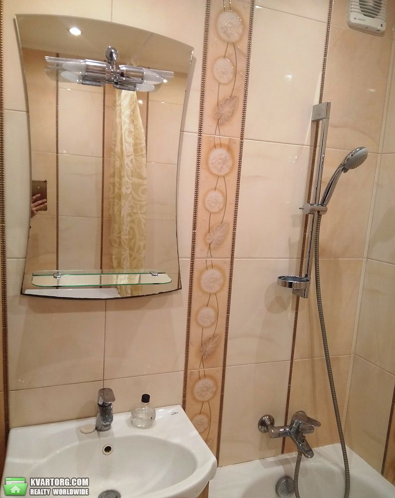Rent out 2-room apartment. Киев,  Ревуцкого — photo 10