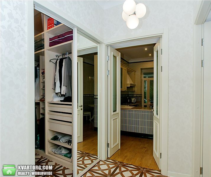 Rent out 4-room apartment. Киев,  Институтская — photo 9