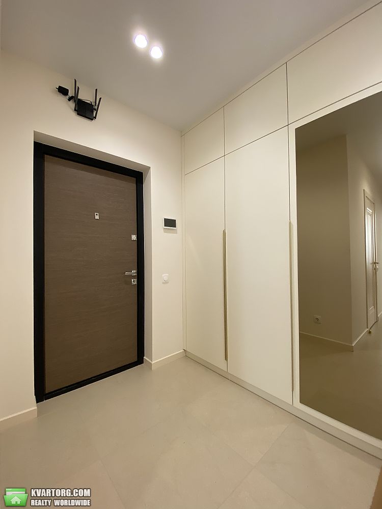 Rent out 2-room apartment. Киев, Салютна — photo 2