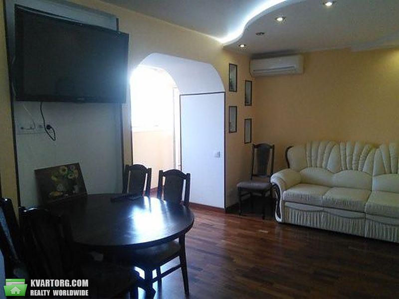 Rent out 3-room apartment. Киев,  Стадионная — photo 1