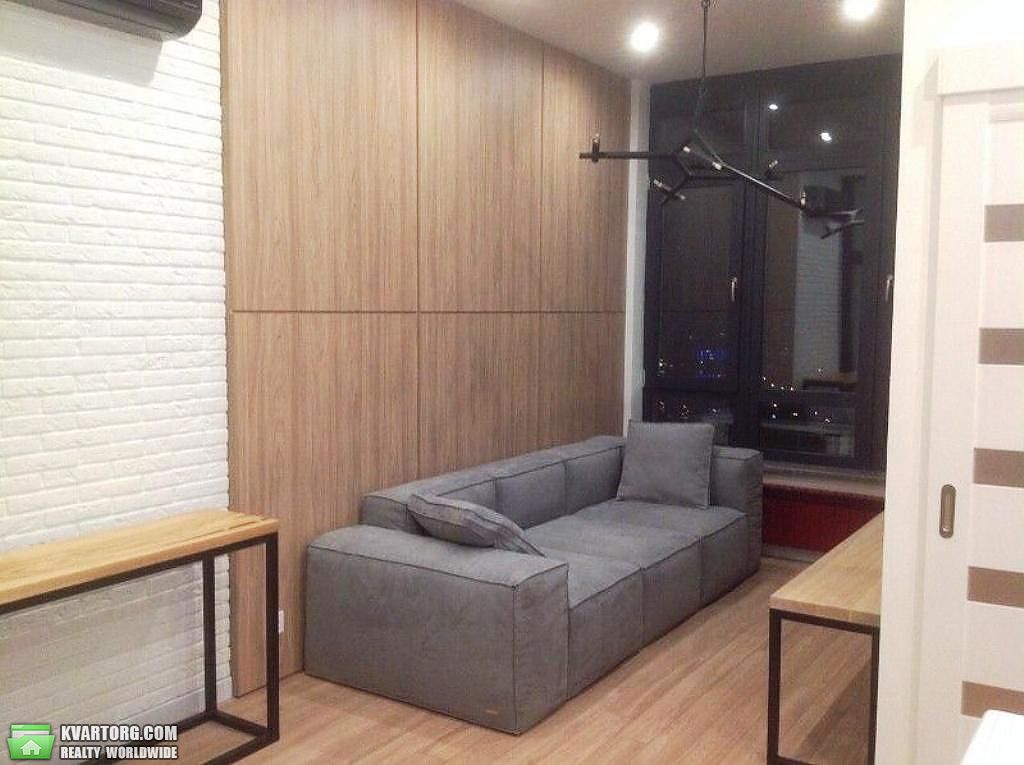 Rent out 2-room apartment. Киев,  Жилянская — photo 1