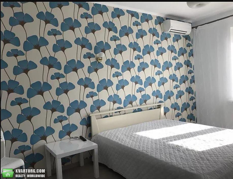Rent out 2-room apartment. Киев,  Урловская — photo 1