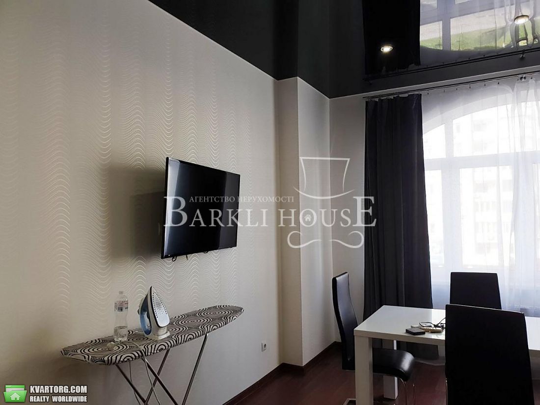 Rent out 3-room apartment. Киев,  Черновола — photo 2