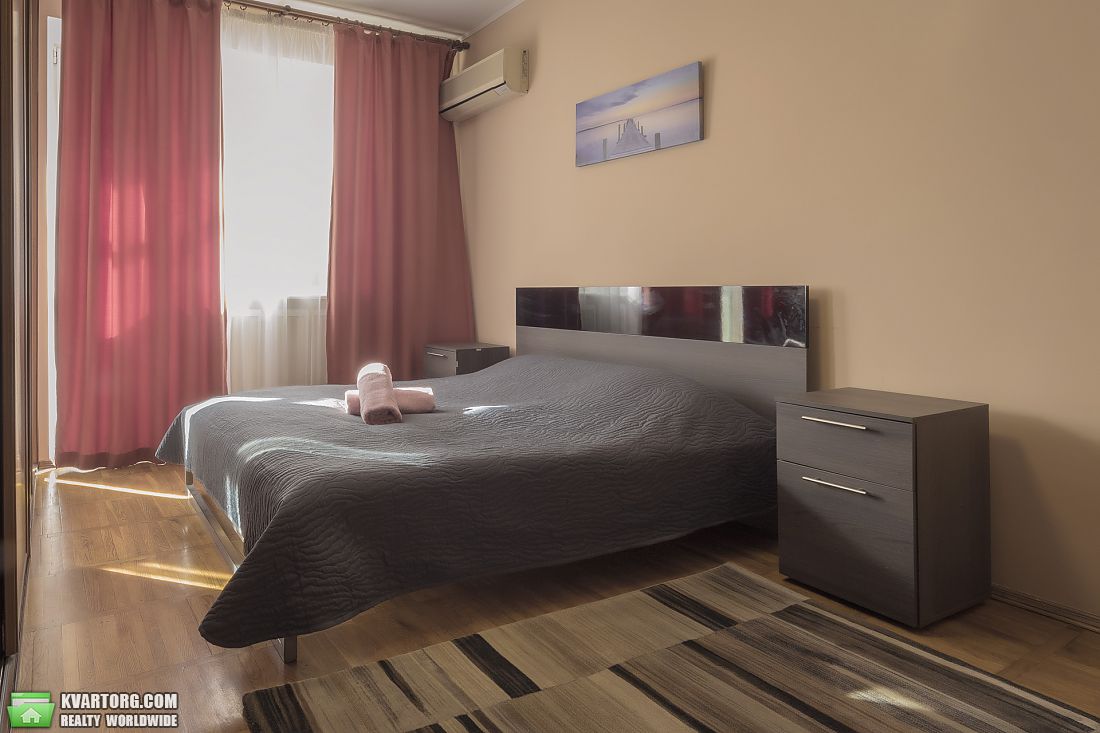 Rent out 2-room apartment. Киев,  Шелковичная — photo 1