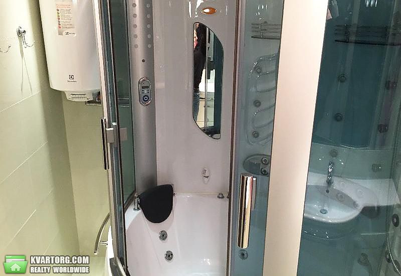 Rent out 3-room apartment. Киев,  Салютная — photo 8