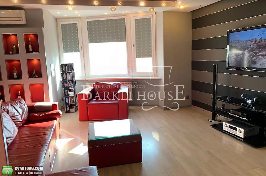 Rent out 4-room apartment. Киев,  Днепровская наб — photo 1